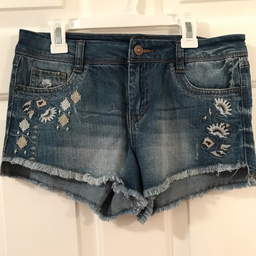 Frayed-Stitched Jean Shorts